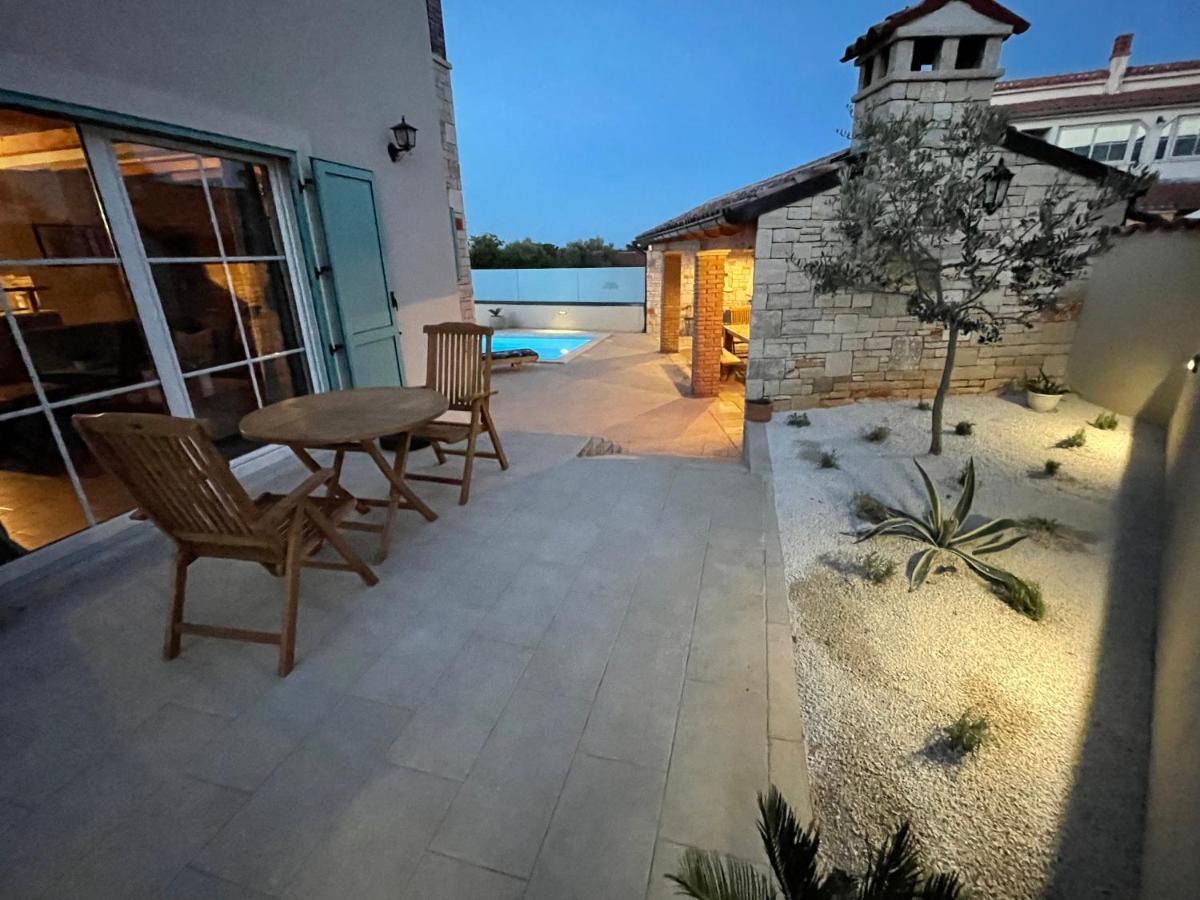 Moderne Istrische Steinvilla - 4 Sterne Mit Privatem, Beheizbaren Pool & Meerblick Kavran Ngoại thất bức ảnh