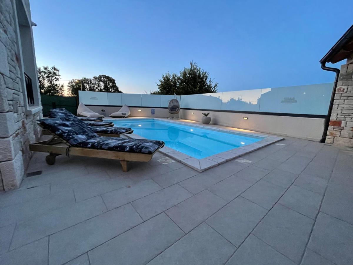 Moderne Istrische Steinvilla - 4 Sterne Mit Privatem, Beheizbaren Pool & Meerblick Kavran Ngoại thất bức ảnh